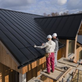 Instalación de techos residenciales y comerciales Texas Estados Unidos Reparación de techos en Texas Reemplazo de techos para negocios Techos de alta resistencia en Louisiana Inspección y mantenimiento de techos Techos resistentes a huracanes y tormentas Techos a prueba de clima extremo Instalación de tejas y láminas para techos Empresas de techado con garantía en Texas Proveedores de techado de confianza Cotización de techos personalizada